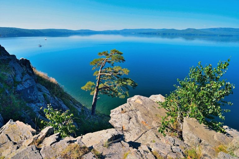 O único lago do planeta Terra que é usado para produzir eletricidade e obter gás
