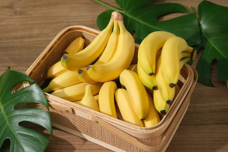Casca de banana e água com bicarbonato: por que recomendam essa mistura e para que serve