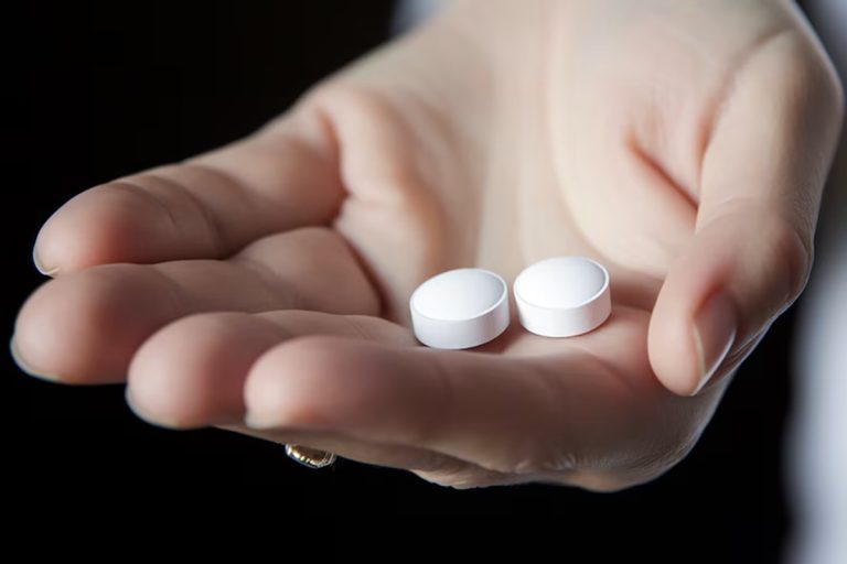 Descobriram um mecanismo que explica como a aspirina pode reduzir o risco de desenvolver alguns tipos de cancro