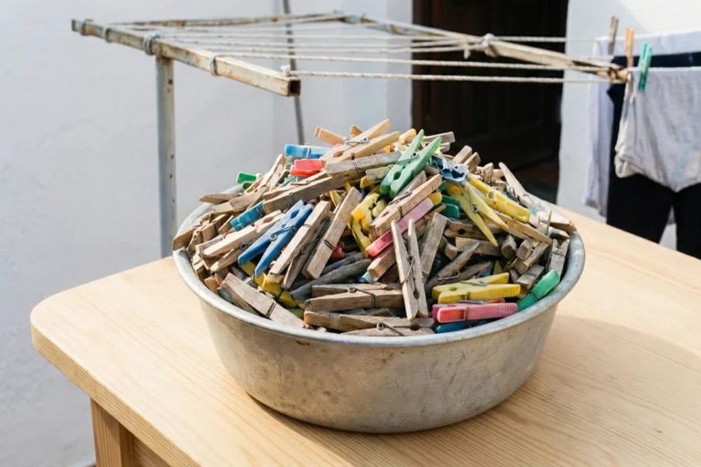 Reciclagem: guarde os prendedores de roupa e transforme-os numa maravilhosa decoração de Natal