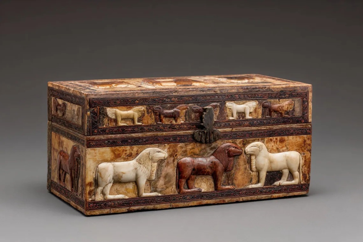 A caixa de âmbar e marfim de Belmonte Piceno, uma obra única do século VI a.C., é apresentada ao público pela primeira vez.