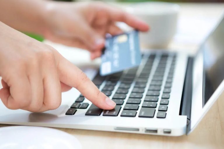 Apenas 42% dos jovens confiam nas compras online: Amazon e Fad Juventud lançam campanha contra fraudes